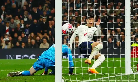 MU phải sớm loại bỏ De Gea