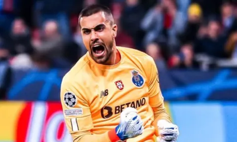 M.U tròn mắt với người thay De Gea