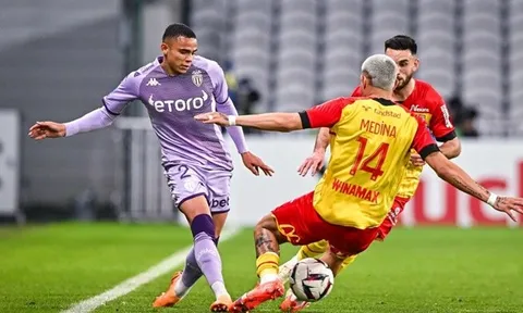 Mua "tiểu Cafu", Man Utd giải quyết ngay vấn đề nan giải