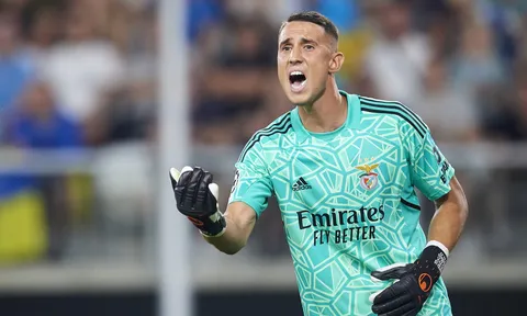 Mục tiêu của M.U ký điều khoản mua đứt giá 60 triệu euro với Benfica