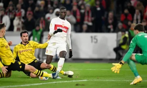 Mục tiêu M.U gieo sầu cho Dortmund; Leverkusen lại bay cao