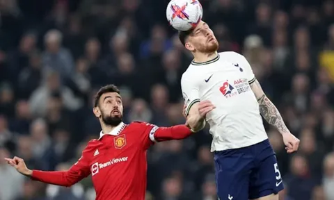 Mục tiêu tiền vệ của Man United sắp tái ngộ Fred
