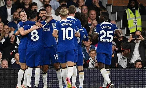 Mudryk thông nòng, 2 bàn trong 1 phút giúp Chelsea áp sát Man Utd