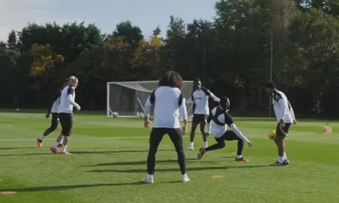 Mudryk tươi rói bên cạnh Pochettino; James tạo thêm hy vọng cho CĐV