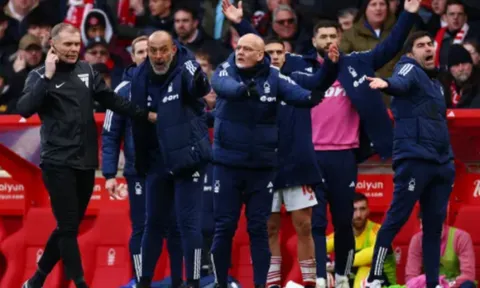 Liverpool được hưởng lợi từ sai lầm của trọng tài