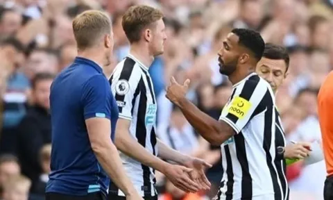 Lý do Newcastle được thay 6 người ở Premier League