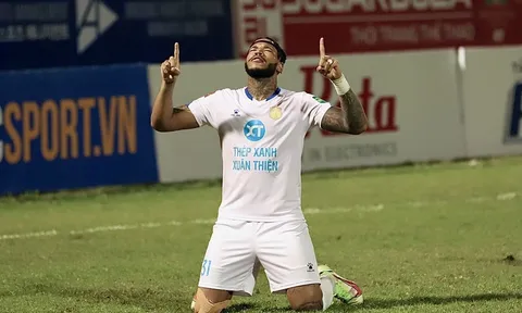 Nam Định lên đầu bảng V-League