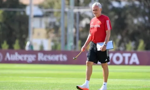 Năm thứ 3 bão táp của Jose Mourinho