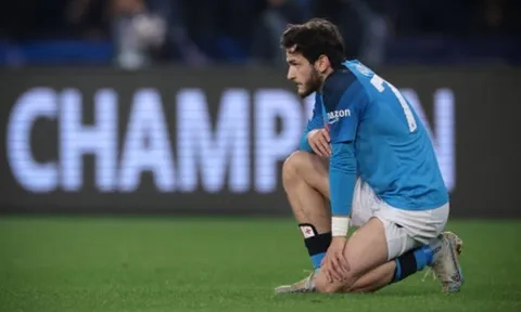 Napoli: Cừu non giữa bầy sói già