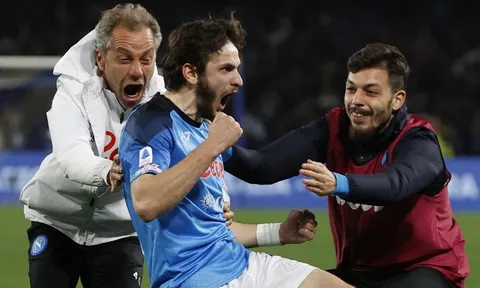 Napoli tạo khoảng cách 18 điểm với Inter Milan
