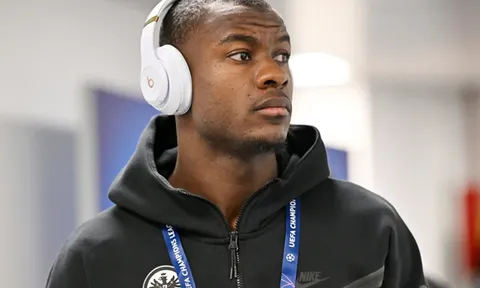 Đội bóng của Mourinho chiêu mộ 'đá tảng' 1m92
