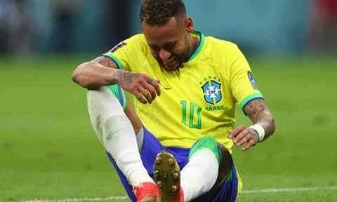 Ronaldo 'Béo' chỉ trích CĐV Brazil vì Neymar