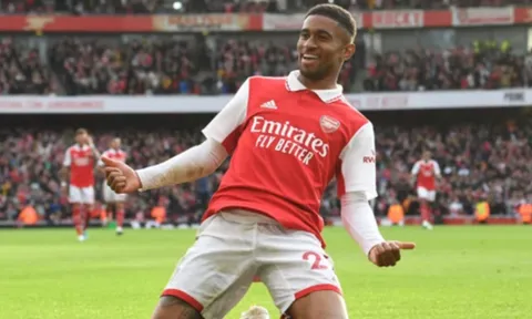 Ian Wright: "Cậu ấy khao khát được thi đấu cho Arsenal"