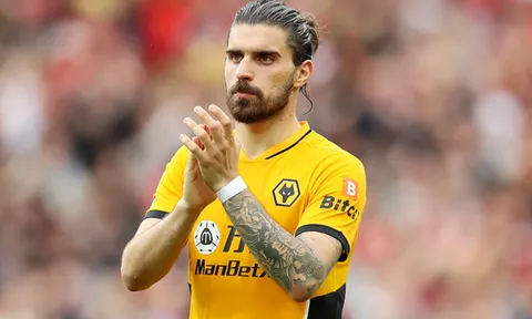 "Liverpool đã liên hệ Konrad Laimer và Ruben Neves"