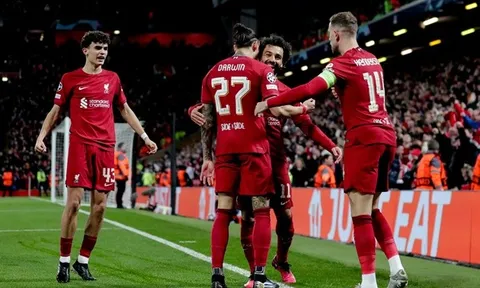 Neville nêu tên ngôi sao 'out trình' giúp Liverpool nghiền nát Man Utd