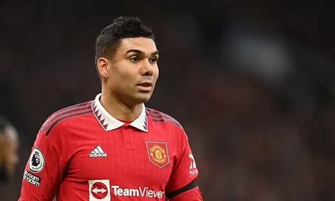 Neville ngăn Man Utd làm điều dại dột vì Casemiro