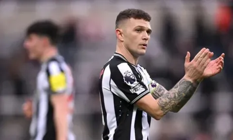Newcastle đổi ý chớp nhoáng, rõ khả năng Trippier đến Bayern