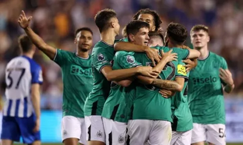 Newcastle ngược dòng Brighton trong 6 phút cuối