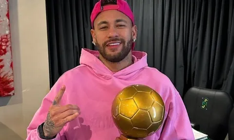 Neymar nhận giải thưởng gây tranh cãi