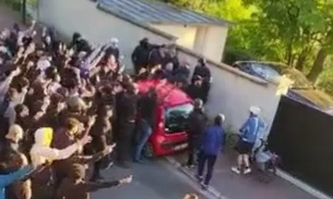 Neymar vạ lây vì Messi