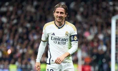 Ngả mũ trước "cây đại thụ" Modric