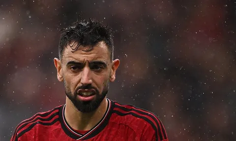 Ngã ngửa Bruno Fernandes