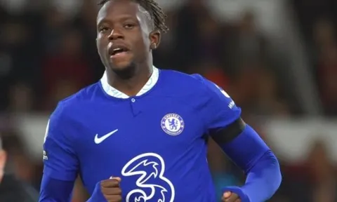 Ngã rẽ mới cho tiền vệ được so sánh với Vieira và Pogba