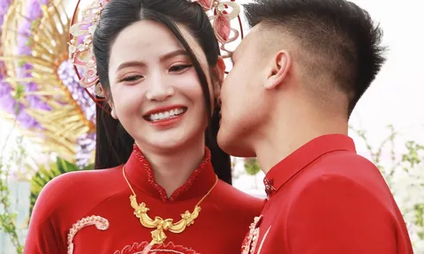 Ngắm nhan sắc dịu dàng của vợ Quang Hải ngày đầu năm