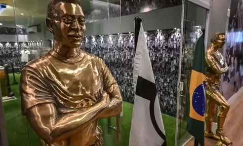 Ngôi mộ của Pele ở nghĩa trang cao nhất thế giới
