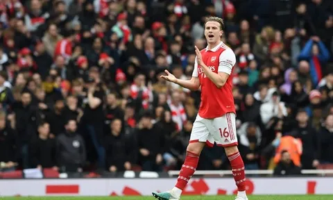 Ngôi sao Arsenal thất sủng bừng sáng, huyền thoại khoái chí