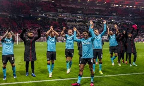 Ngược dòng nghẹt thở, Leverkusen giữ vững ngôi đầu Bundesliga
