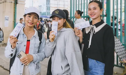 Người Campuchia đổ xô đi nhận vé miễn phí xem SEA Games 32