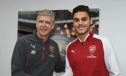 Người cũ Arsenal sắp tái xuất Premier League