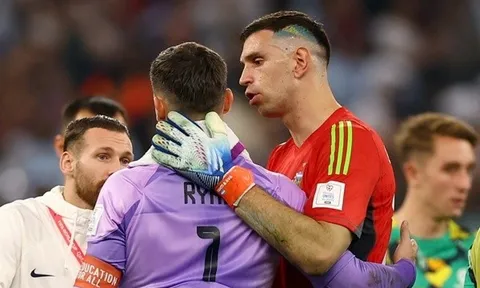 Người hùng Argentina an ủi tội đồ Australia