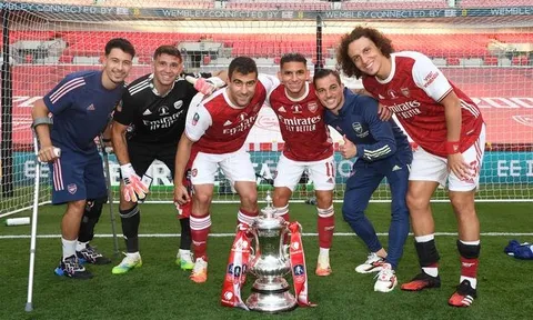 Người hùng bị hắt hủi đã đúng khi rời bỏ "con tàu đắm" Arsenal