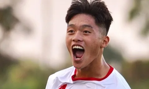 Người hùng U20 Việt Nam từng đưa tiền thừa cho mẹ sau khi uống trà sữa