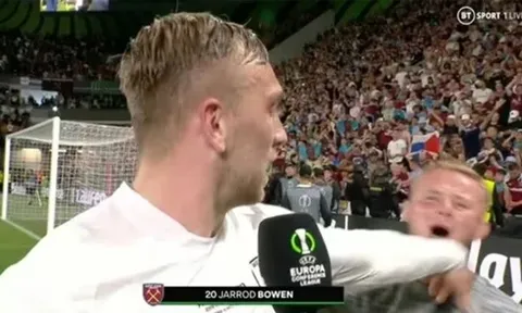 Người hùng West Ham hành động cục súc