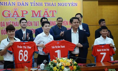 Người hùng World Cup tuyển Việt Nam nói thẳng lý do không xuất ngoại