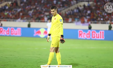 Nguyễn Filip so sánh sân vận động V-League với Nou Camp
