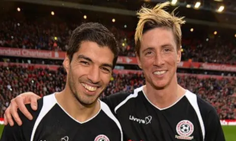 Nhiều năm trôi qua, Suarez trải lòng chuyện vừa đến Liverpool, Torres đã ra đi