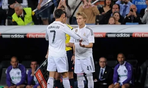 Nhìn Odegaard, mới thấy Ronaldo đã đúng