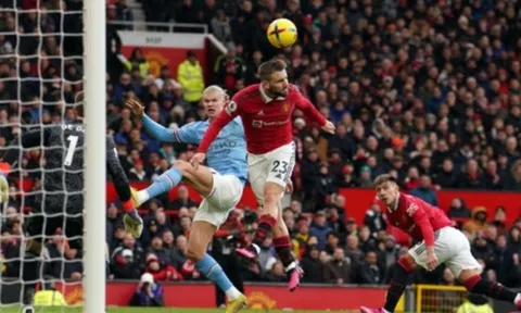 Nhìn Shaw và Martinez, ngẫm về Marcel Sabitzer