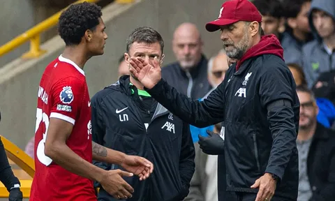 Nhìn "truyền nhân" của Van Dijk, ta mới thấy Klopp đã sai lầm ra sao