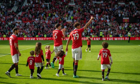 Những cái vẫy tay ở Old Trafford