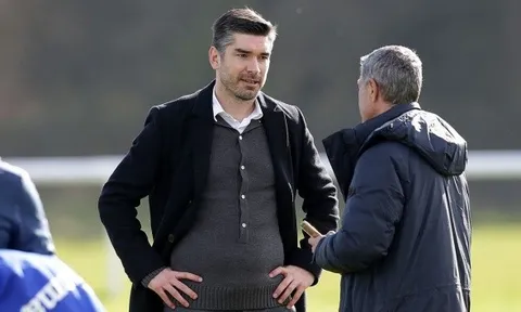 Những điều cần biết về Hughes - người đang được Liverpool liên hệ