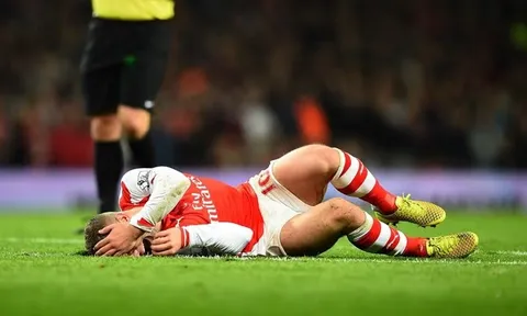 Những "đôi chân pha lê" của làng túc cầu: Arsenal nuốt đắng vì 2 cái tên
