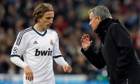 Tại sao Tottenham nên “cầm lòng” trước Luka Modric?