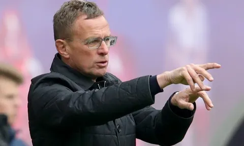Gặp rắc rối lớn, Rangnick chưa thể ra mắt Man Utd
