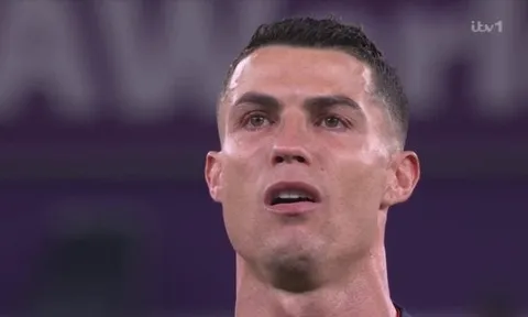 Ronaldo rơm rớm nước mắt