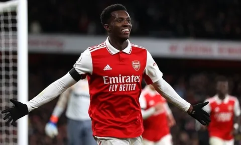 Tiền đạo Arsenal dính chấn thương
